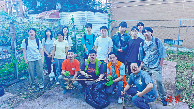 _贺立宁携义工再帮残障老人清理荒芜后院 用行动服务社区_贺立宁携义工再帮残障老人清理荒芜后院 用行动服务社区