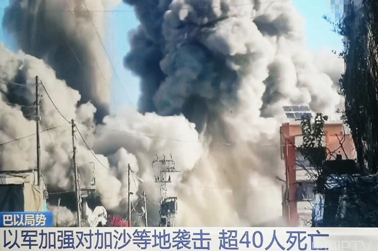 巴勒斯坦10岁女孩废墟前受访__巴勒斯坦小男孩