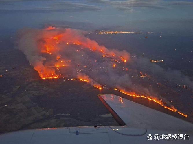 西班牙一座火山已喷发一个月__西班牙火山持续喷发